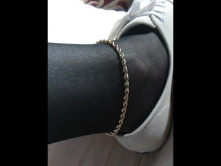 I love to wear my gold rope anklet it looks pretty on me
